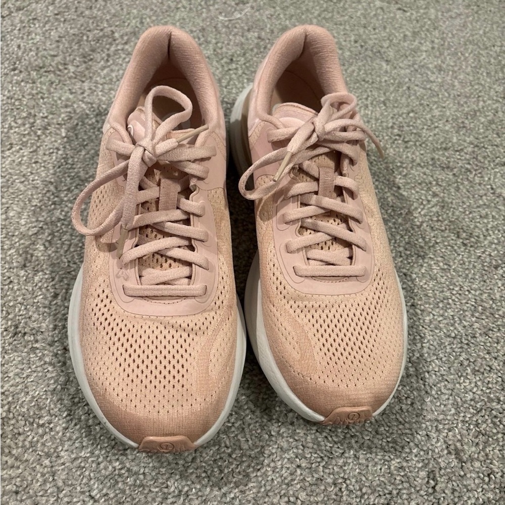 lululemon Beyondfeel Women’s Running Shoes in light pink size 9
